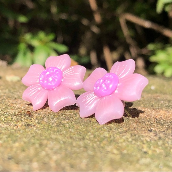 Handmade Polymer Clay Flower Earrings - Picture 4 of 14